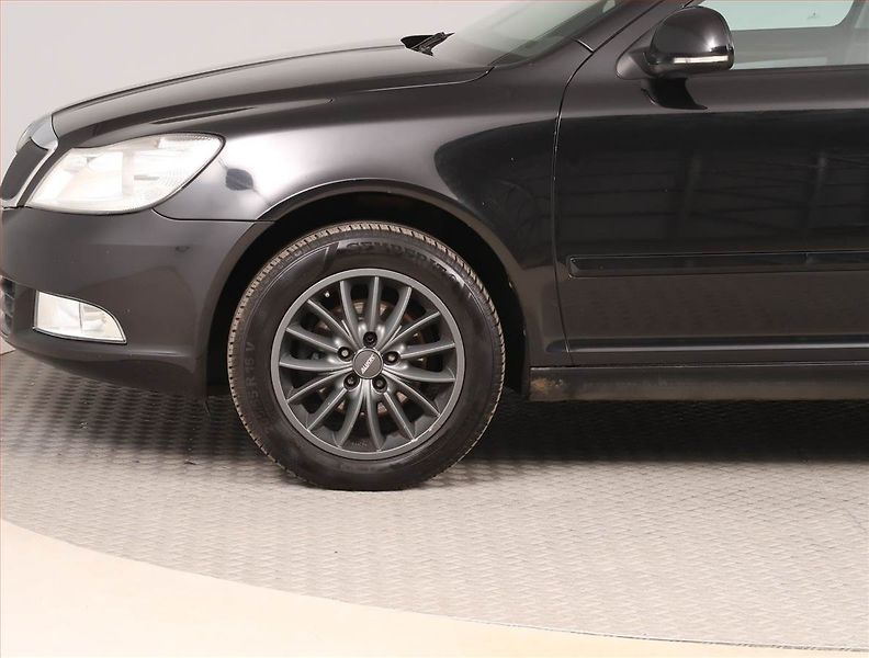 Škoda Octavia (2010) Ambiente 1.4 TSI, Tempomat - fotka 14 z 15