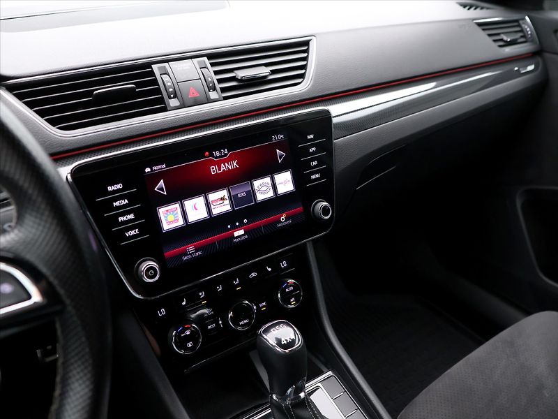 Škoda Superb 2,0 TDI DSG 4x4 Sportline - fotka 25 z 39