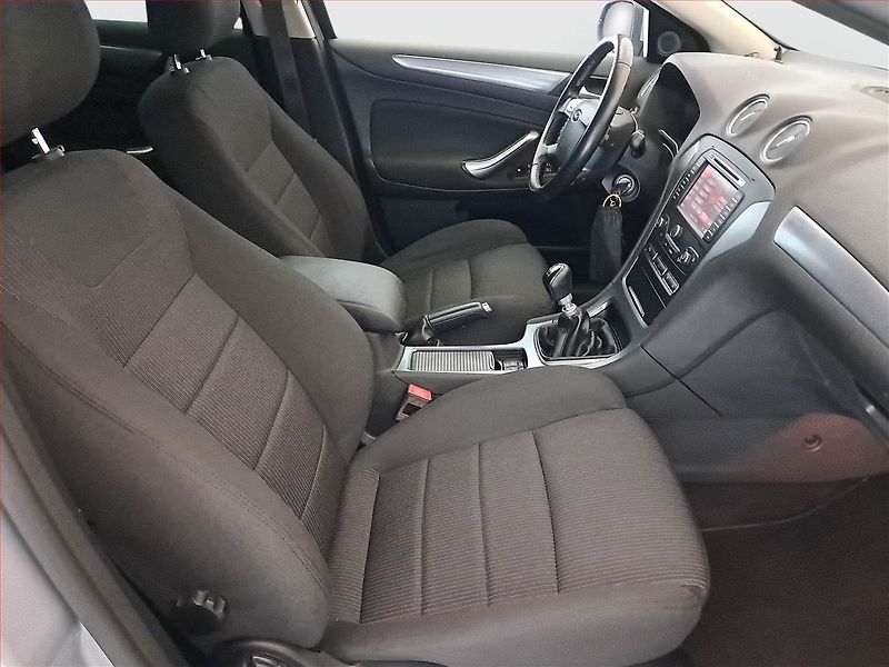 Ford Mondeo (2013) 2.0 TDCi, Navi, Tempomat - fotka 9 z 16