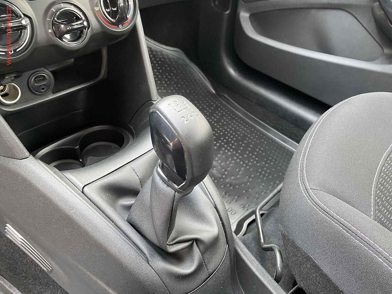 Peugeot 208 (2016) 1.2PT, 1.maj,ČR, servis - fotka 14 z 14