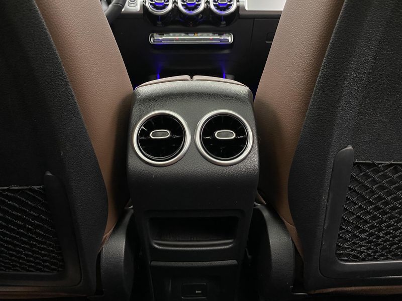 Mercedes-Benz GLB 200d 4MATIC AUT CZ 7míst - fotka 30 z 60