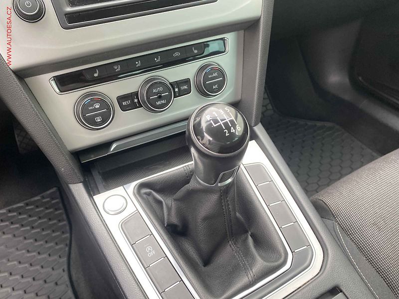 Volkswagen Passat (2015) 1.4TSi, Comfortline - fotka 16 z 17
