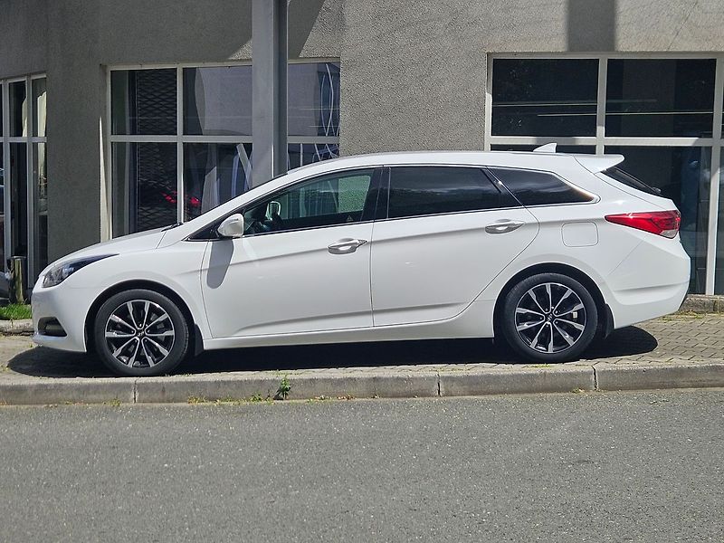 Hyundai i40 1.6 CRDi Succes Winter, 1.maj. - fotka 2 z 28