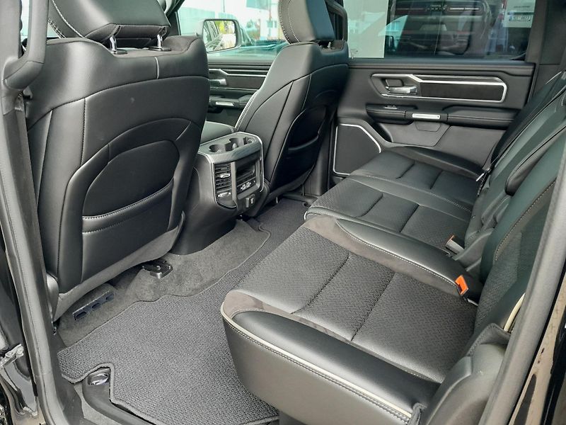 Dodge RAM (2024) 1500, 5.7 V8  Laramie - fotka 16 z 43