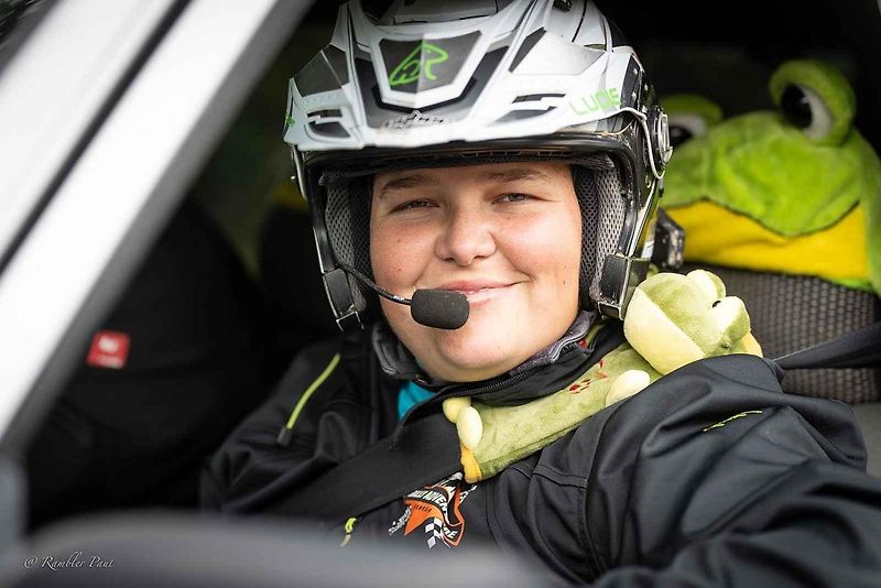 Kladeňačka Lucie Vlachová Halamová s manželem Lukášem absolvovala Rally Adventure Georgie v Gruzii. Skončili druzí!