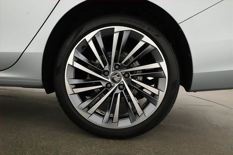 Škoda Superb (2025) 2.0 TSI, LAURIN&KLEMENT, DPH - fotka 20 z 20