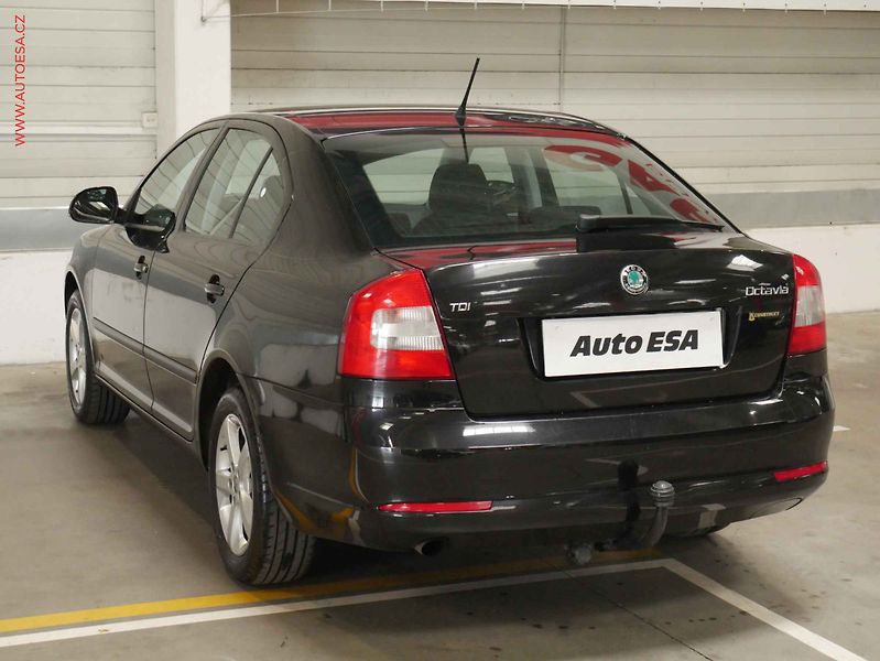 Škoda Octavia (2011) 1.6 TDI, 2.maj,ČR, servis - fotka 4 z 16