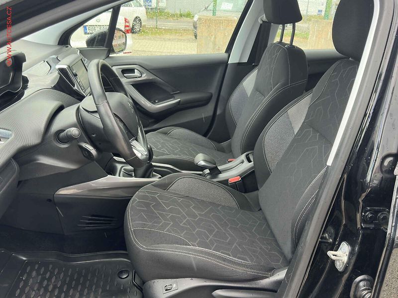 Peugeot 2008 (2017) 1.2 PT - fotka 9 z 19