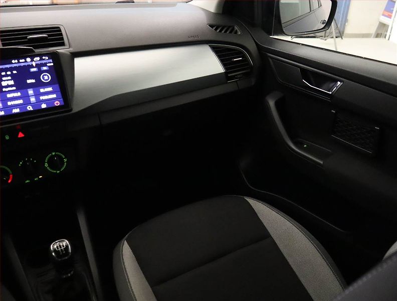 Škoda Fabia (2015) Ambition Plus 1.2 TSI, Navi - fotka 8 z 18