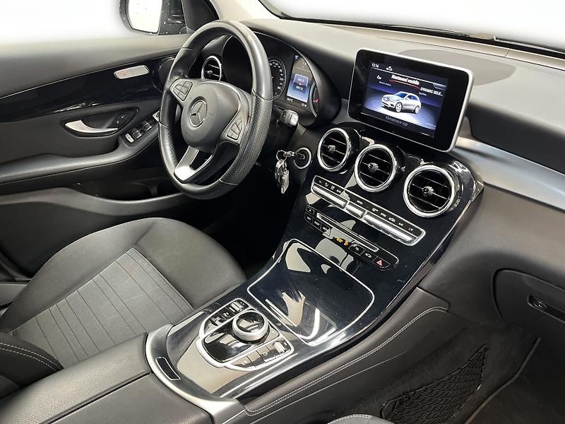 Mercedes-Benz GLC 220d 4MATIC - fotka 19 z 23