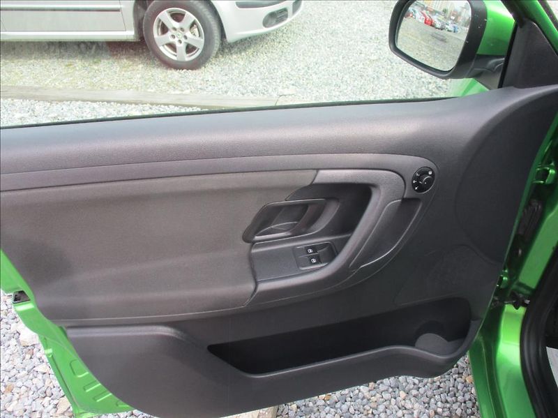 Škoda Fabia 1,2 TSI, klimatizace, serviska - fotka 13 z 33
