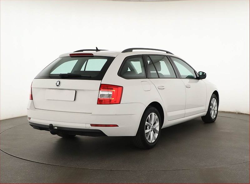 Škoda Octavia (2018) 1.6 TDI, Automat, Navi - fotka 5 z 16