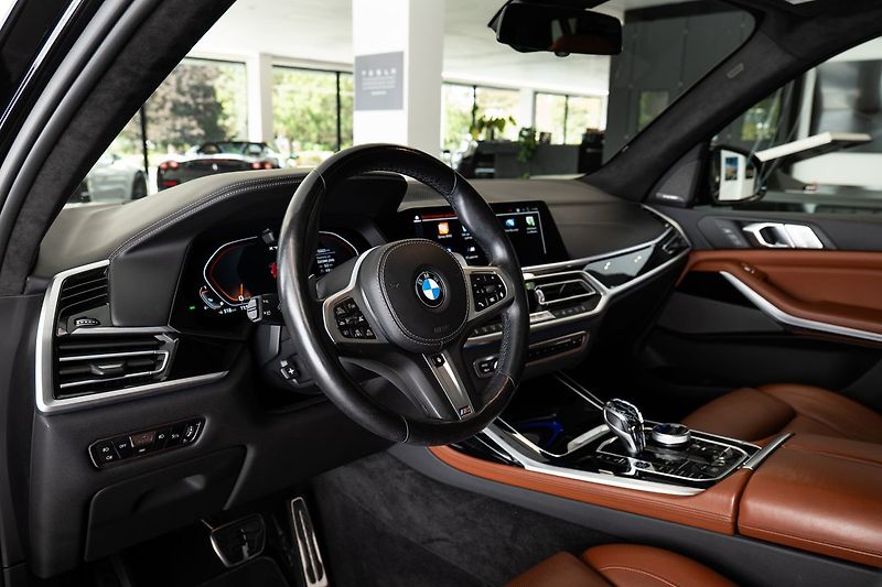 BMW X7 M50i/360/HarmanKardon/Pano - fotka 5 z 31