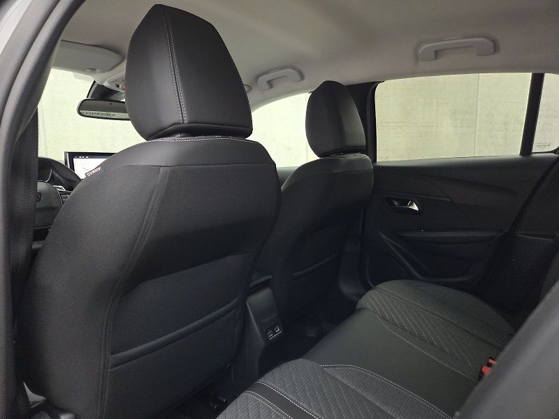 Peugeot 208 (2025) ALLURE Hybrid 100 e-DCS6* - fotka 15 z 16