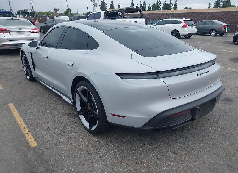 Porsche Taycan (2024) Auto na cestě - fotka 3 z 11