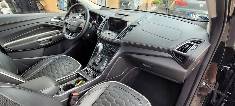 Ford Kuga (2017) 2,0TDCi 132kW DSG 4×4 Vignale  - fotka 20 z 52