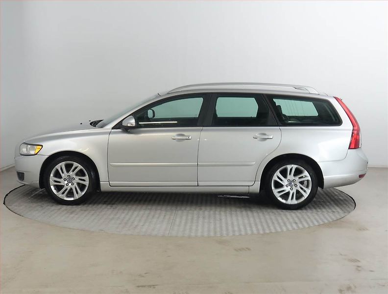 Volvo V50 (2009) 2.0 D, nová STK, slušný stav - fotka 3 z 16