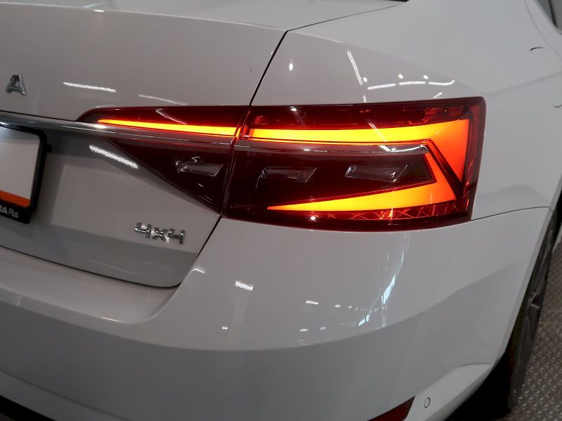 Škoda Superb (2023) L&K 2.0TSI 206KW 4x4 DSG TAŽNÉ - fotka 11 z 42