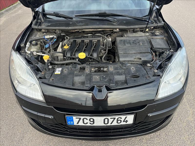 Renault Mégane 1,6 i KLIMA ALU 2x KOLA - fotka 27 z 36