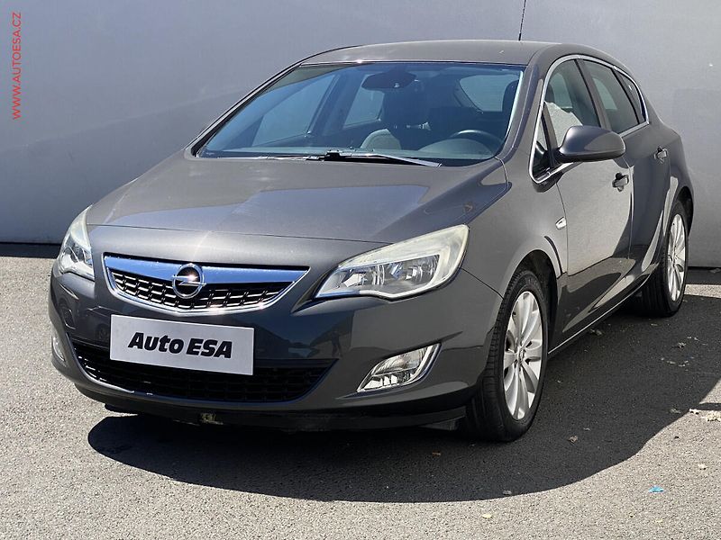 Opel Astra (2010) 1.4 T, Cosmo - fotka 3 z 17