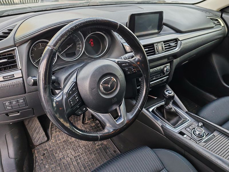 Mazda 6 2.2 kombi - fotka 10 z 20