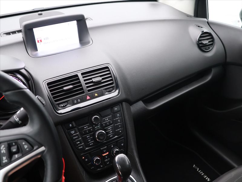 Opel Meriva 1,4 16V 88kW Automat Edice 150 - fotka 21 z 32