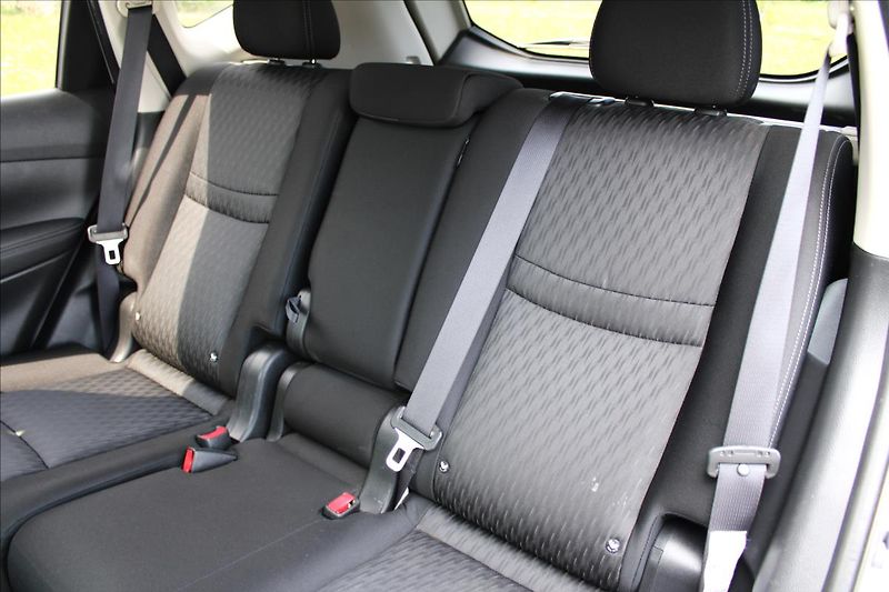 Nissan X-Trail 2,0 DCi 130kW 4x4, 360 kamera - fotka 23 z 30