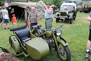 Motocykl Ural se sajdkárou.