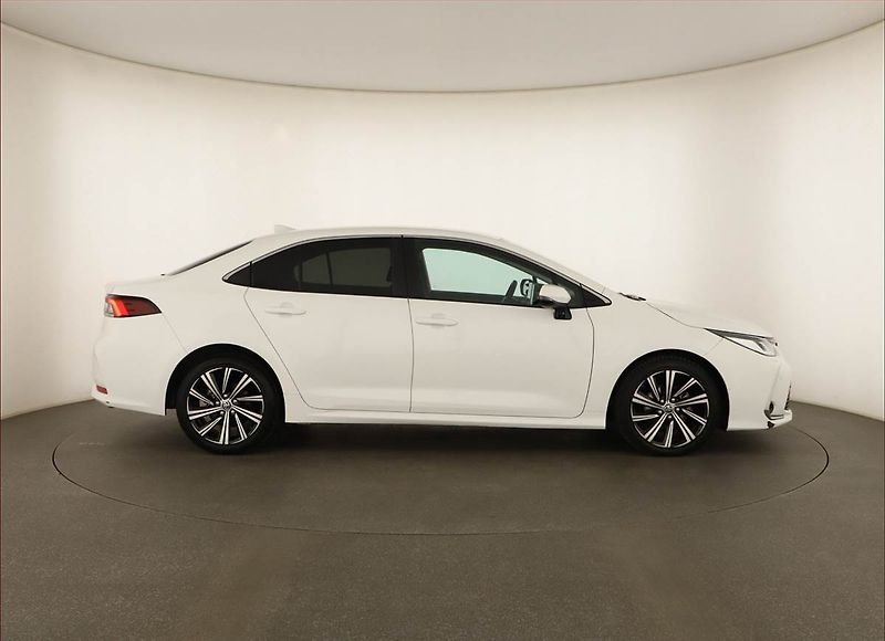 Toyota Corolla (2023) Comfort 1.5 VVT-i - fotka 6 z 17