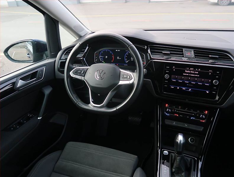 Volkswagen Touran (2023) 2.0 TDI - fotka 7 z 25