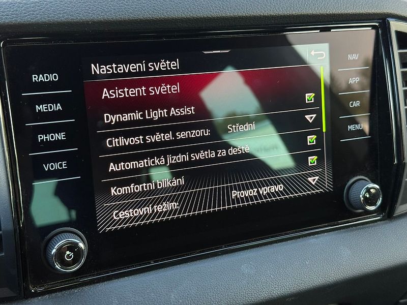 Škoda Karoq 2.0TDI 110kW DSG 4x4 Sportline - fotka 13 z 20