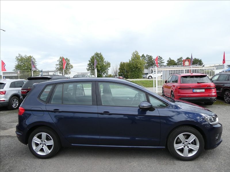 Volkswagen Golf Sportsvan 1,6 TDi 81kW 1.MAJITEL,servisk - fotka 11 z 53