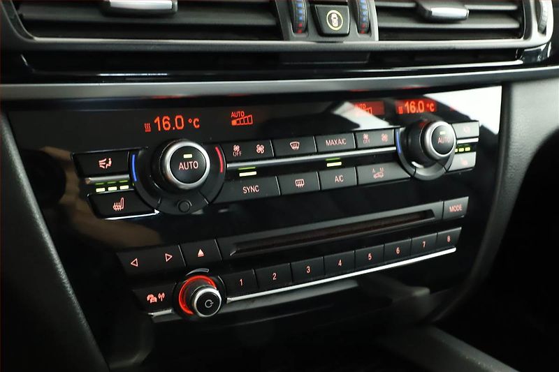 BMW X5 (2015) xDrive40d, 4X4, Automat, Kůže - fotka 15 z 18