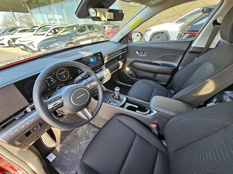 Hyundai Kona (2026) 1,6 T-GDI 2WD MT SMART - fotka 8 z 17