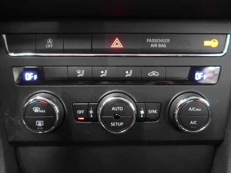 Seat Leon 2,0 TDI 110KW DSG Stylance - fotka 26 z 33