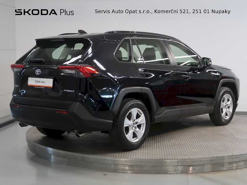 Toyota RAV4 (2021) ACTIVE 2.5 HYBRID 131KW - fotka 2 z 32