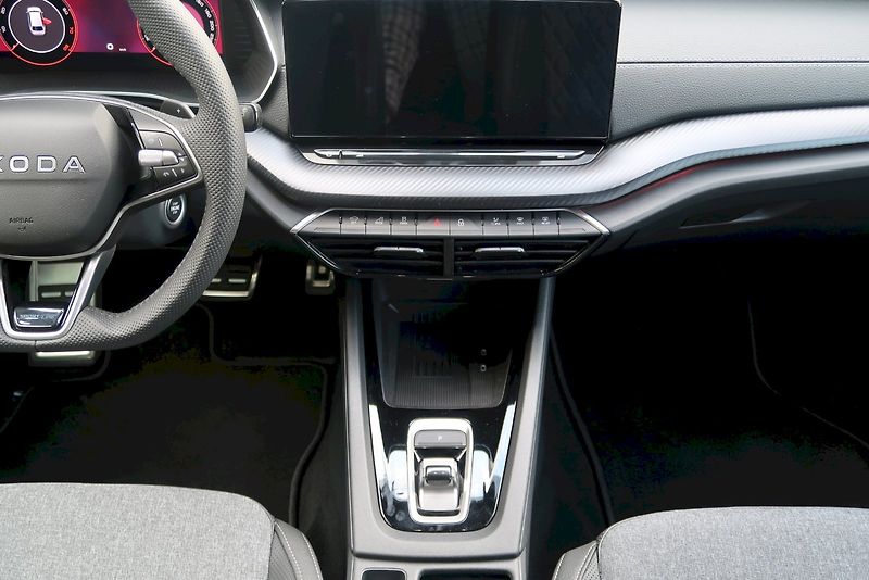 Škoda Octavia (2025) Combi SportLine 1,5 TSi m-HEV - fotka 10 z 32