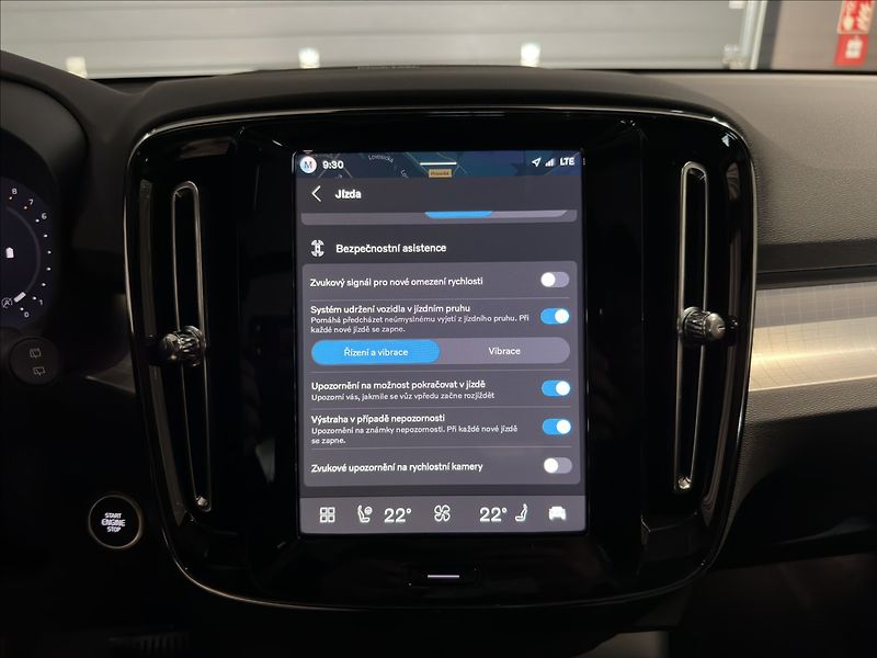Volvo XC40 (2026) 2,0 B4  Plus - fotka 28 z 29