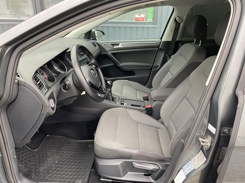 Volkswagen Golf 1.4 TSI 92kW-1xMAJ.-LED- ACC - fotka 15 z 44