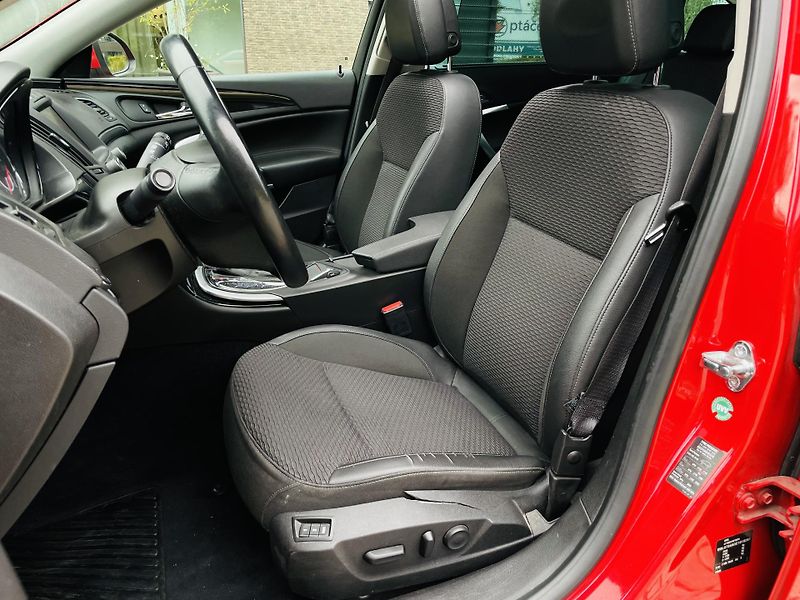 Opel Insignia 2.0CDT 4x4 AUT KAMERA SERVISKA - fotka 29 z 46