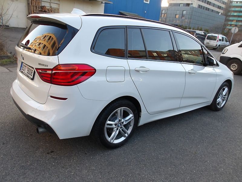 BMW Řada 2 220i AUT.! 7MÍST Gran Tourer - fotka 9 z 32