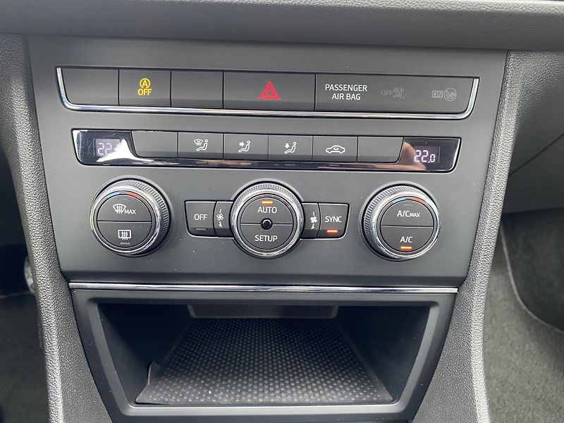 Seat Leon 1.4 TSI 92kW - 1xMAJ.- STYLE - fotka 24 z 41