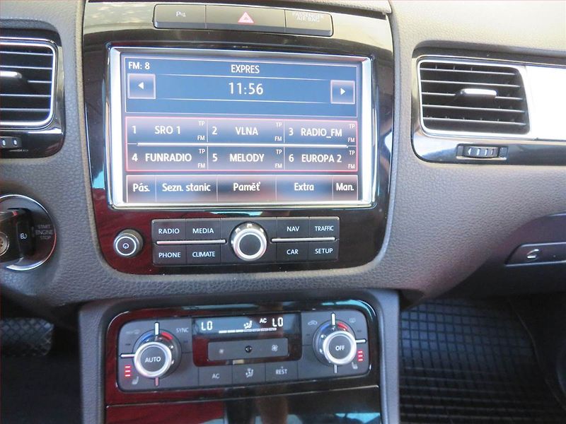 Volkswagen Touareg (2012) 3.0 TDI, 4X4, Automat - fotka 12 z 16