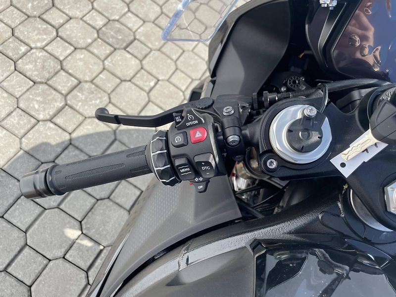 BMW (2026) S 1000 RR - fotka 12 z 13