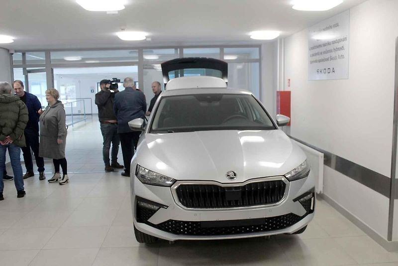 Trenažér v podobě Škody Scala v patře Klaudiánovy nemocnice.