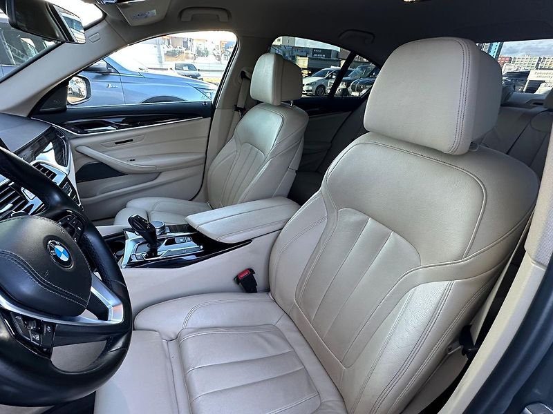 BMW Řada 5 540i xDrive SportLine 69000KM - fotka 6 z 20