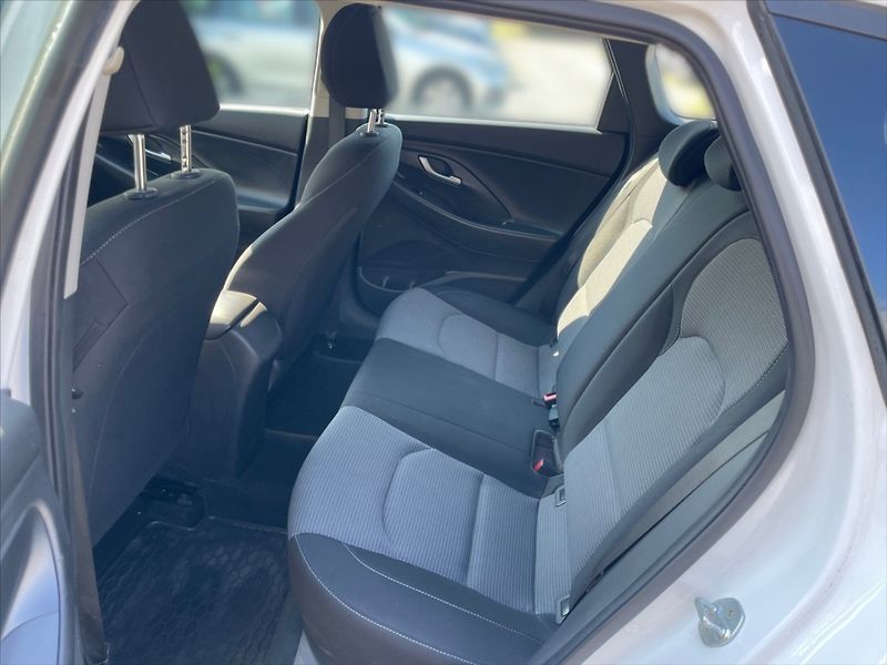 Hyundai i30 1,0 TGDI Family Comfort - fotka 8 z 11