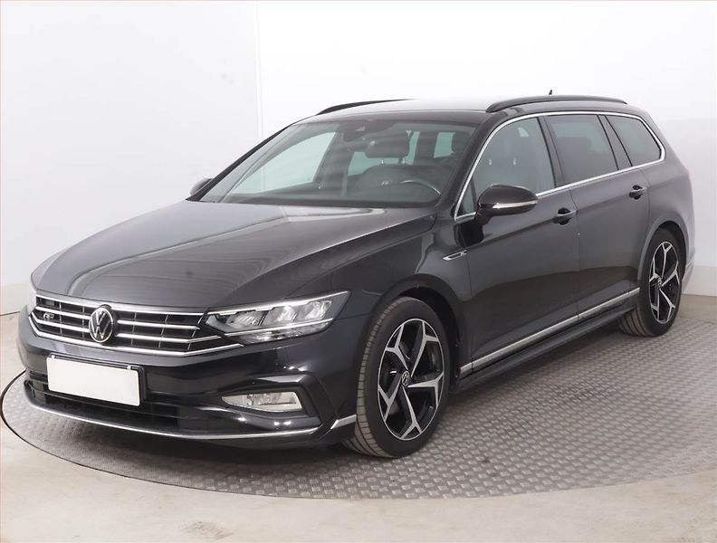 Volkswagen Passat (2021) R-Line 2.0 TDI - fotka 2 z 18