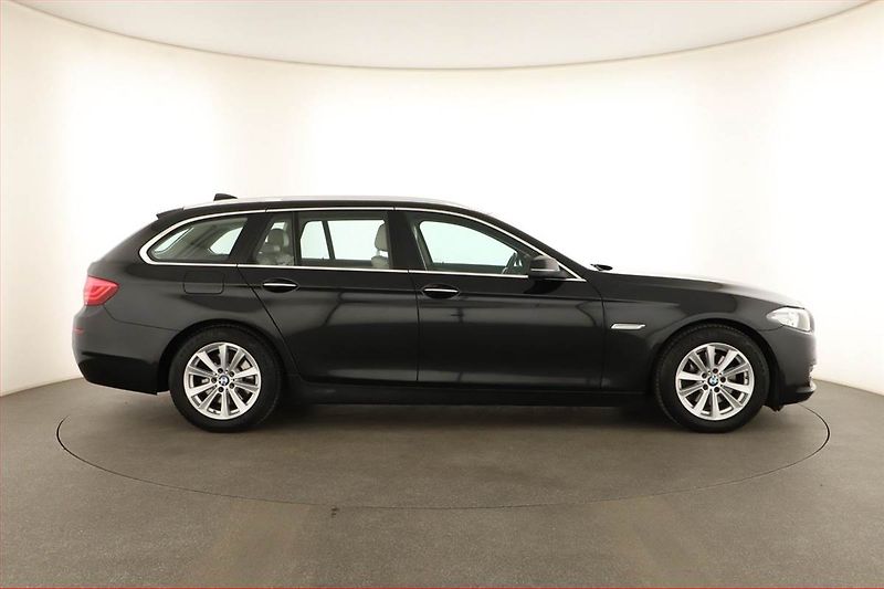 BMW Řada 5 (2015) 520d, Kůže, Bi-Xenony - fotka 6 z 20