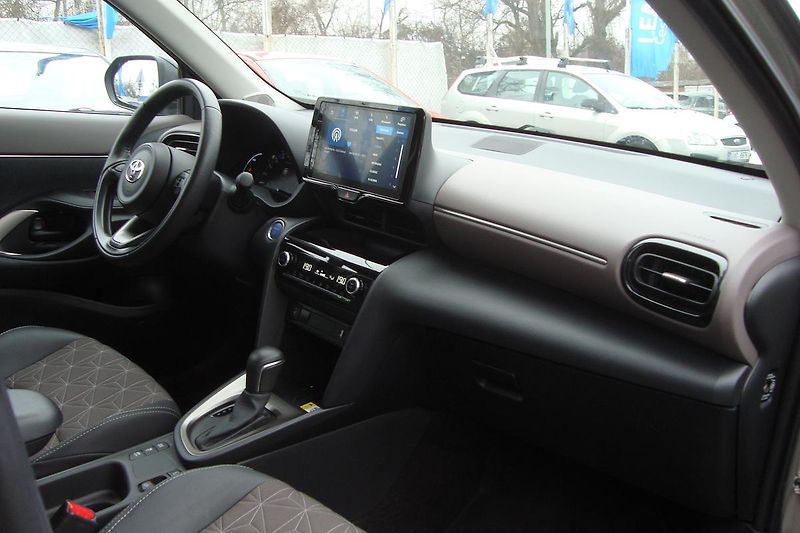 Toyota Yaris Cross (2024) 1.5 Hybrid,ČR,1.Maj.Exetucive - fotka 41 z 83